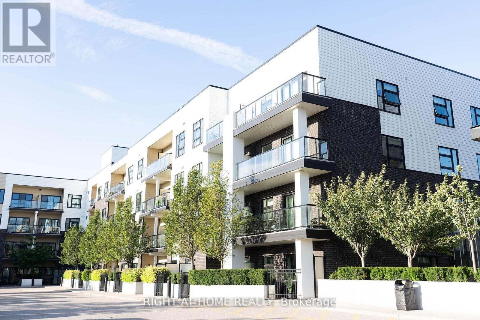 324 - 555 WILLIAM GRAHAM DRIVE in Aurora Centre North