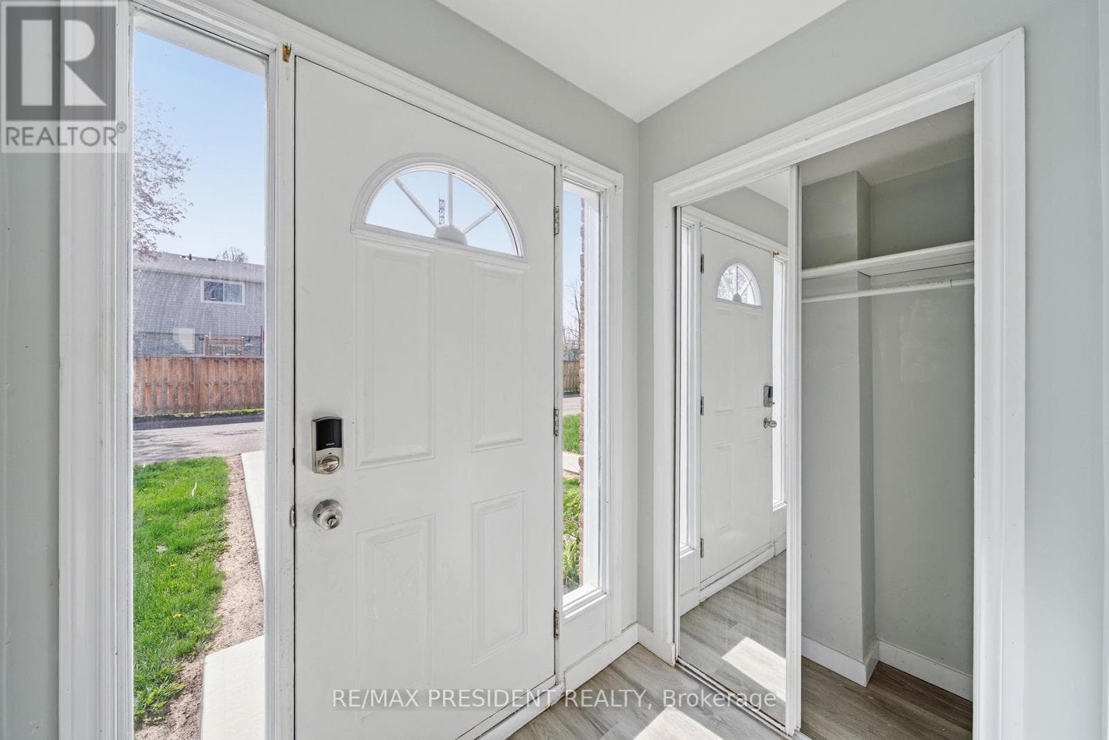 498 B GREY STREET, Toronto — photo 4