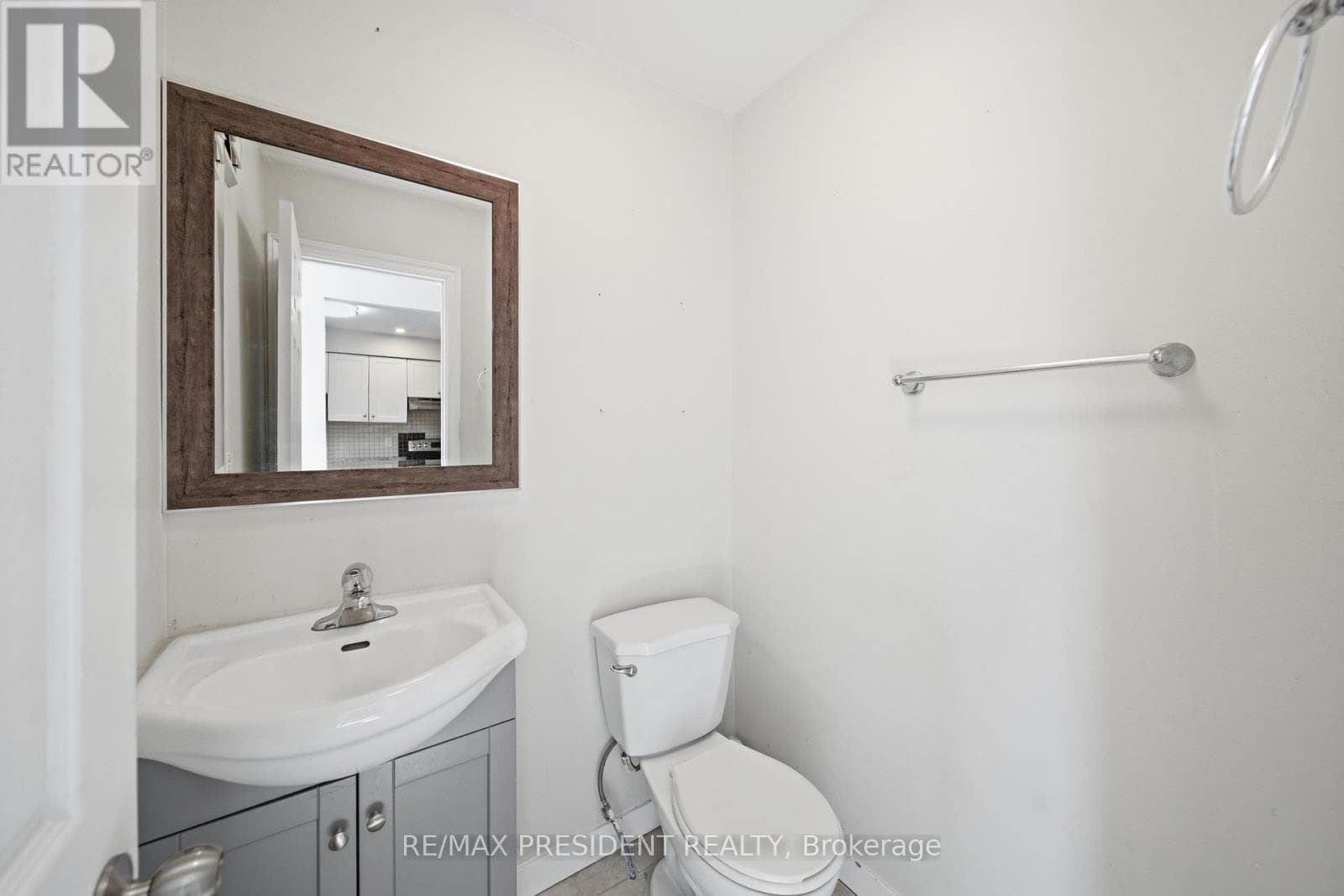 498 B GREY STREET, Toronto — photo 5