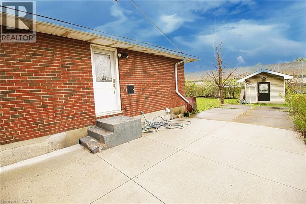51 GLENGARRY ROAD, Cornerstone — photo 3