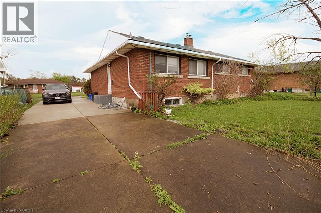 51 GLENGARRY ROAD, Cornerstone — photo 4