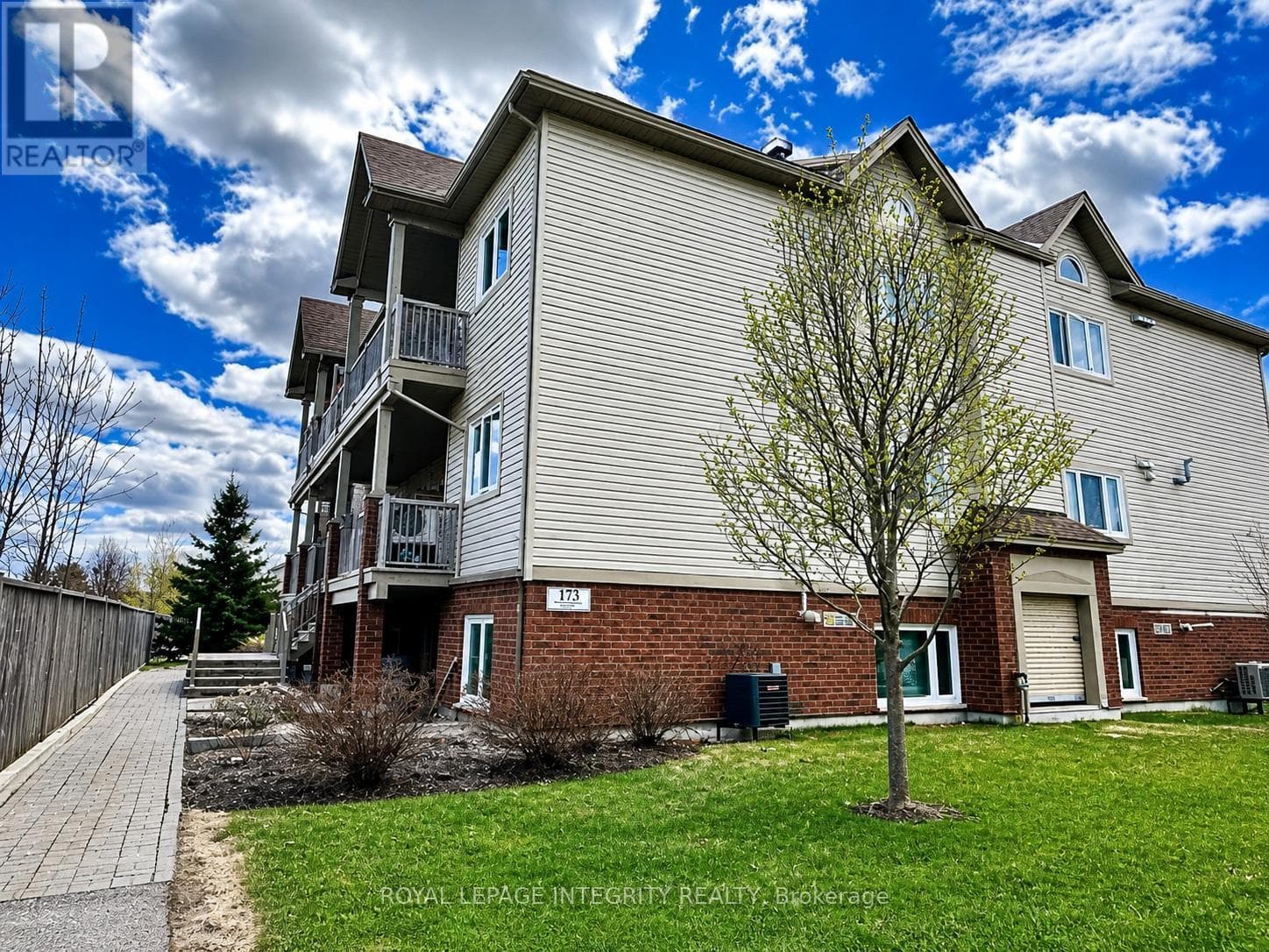 173 A CRESTWAY DRIVE in RIDEAUCREST - DAVIDSON HEIGHTS