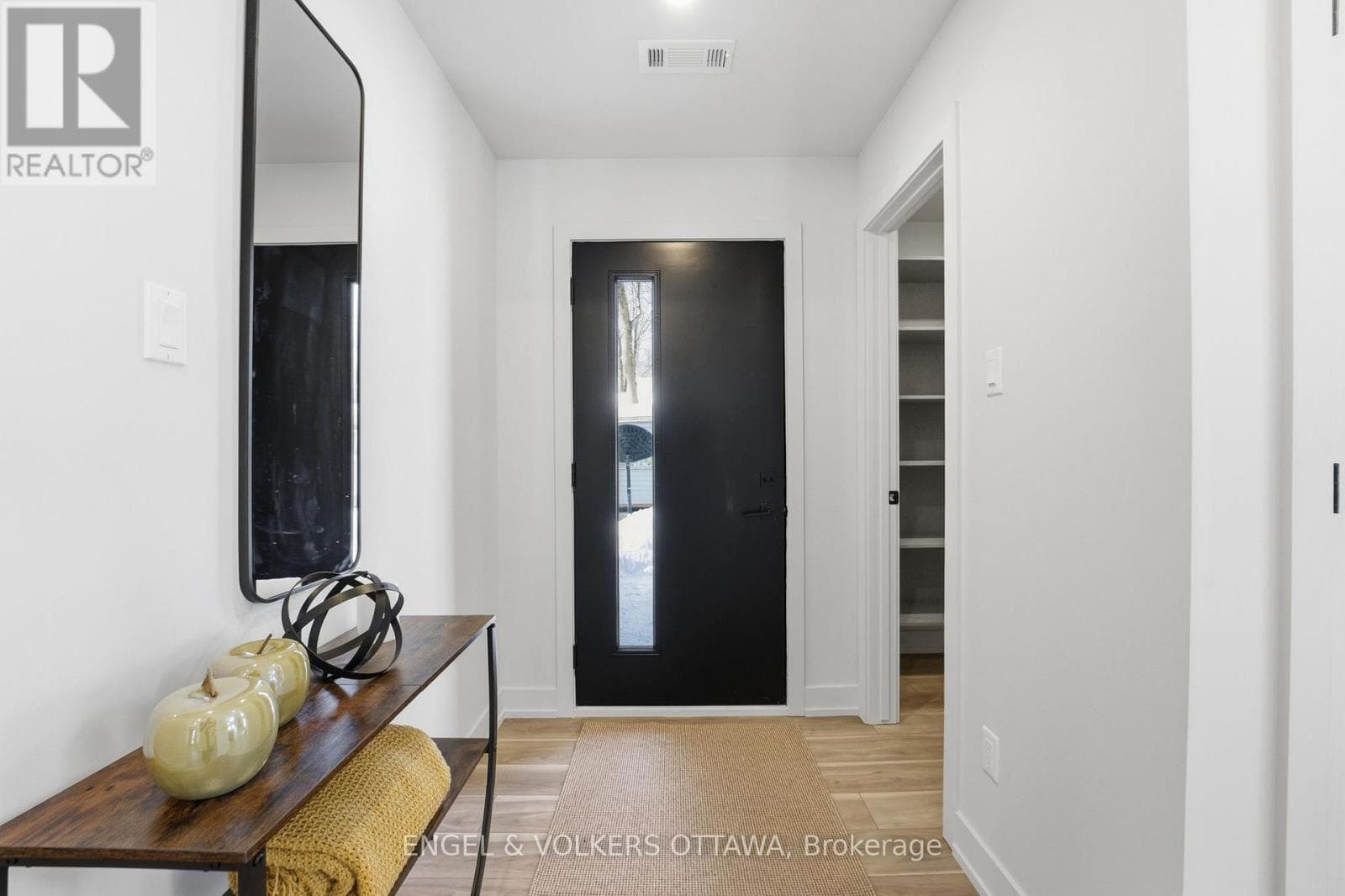 557 BAYVIEW DRIVE, Ottawa — photo 4