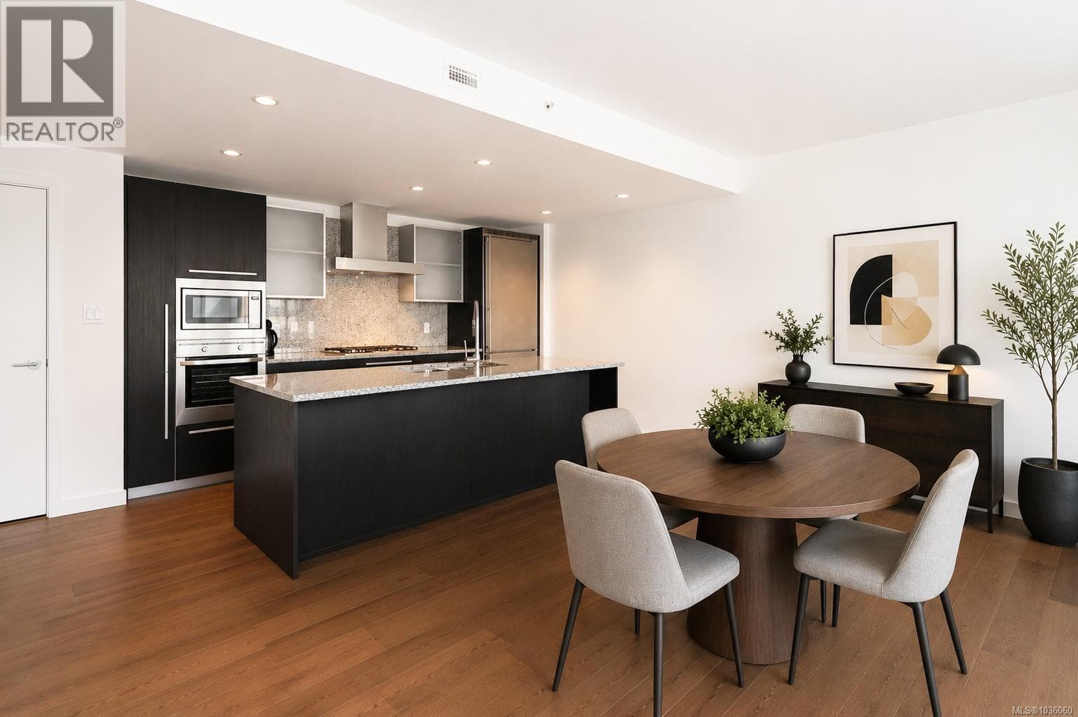 608 707 Courtney St, Victoria — photo 3