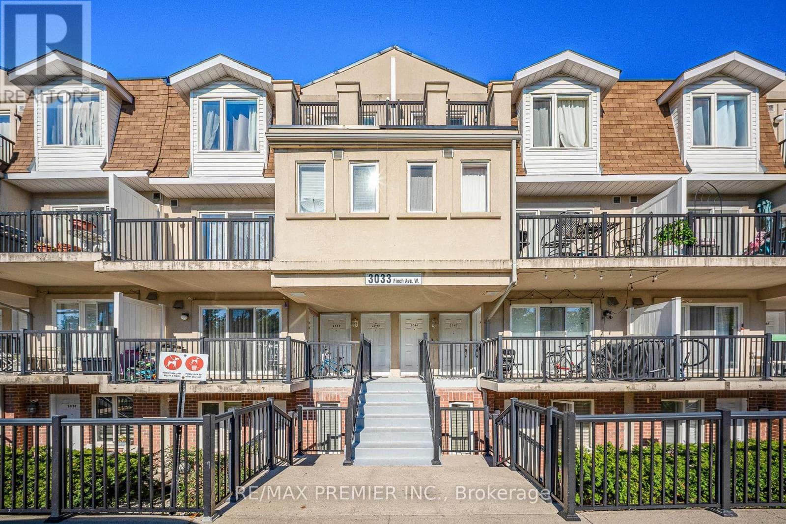 2046 - 3033 FINCH AVENUE in Humbermede
