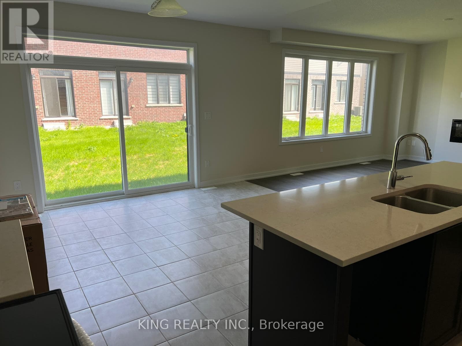 82 SUNFLOWER CRESCENT, Toronto — photo 4