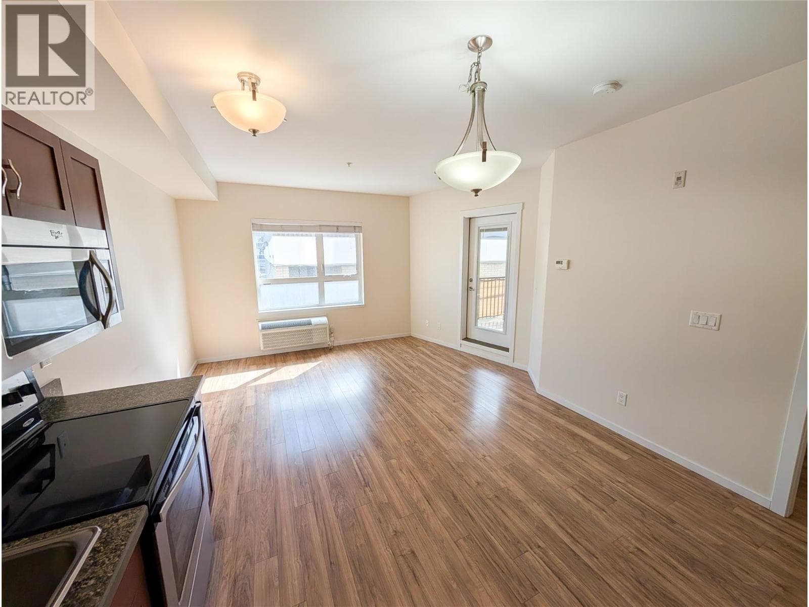429 ST PAUL Street Unit# 209, Interior REALTORS® — photo 3