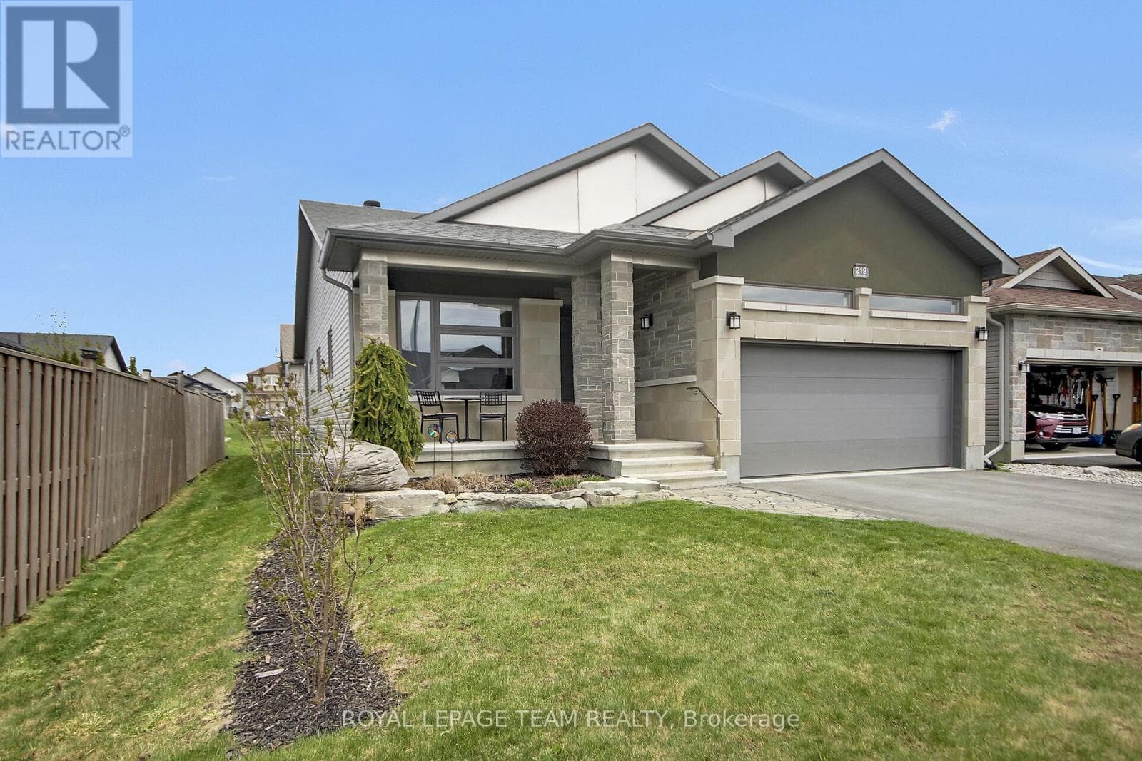 219 MCKENNY STREET, Ottawa — photo 2