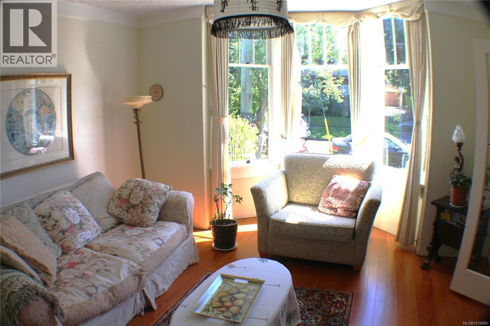 1404 TAUNTON STREET, Victoria — photo 4