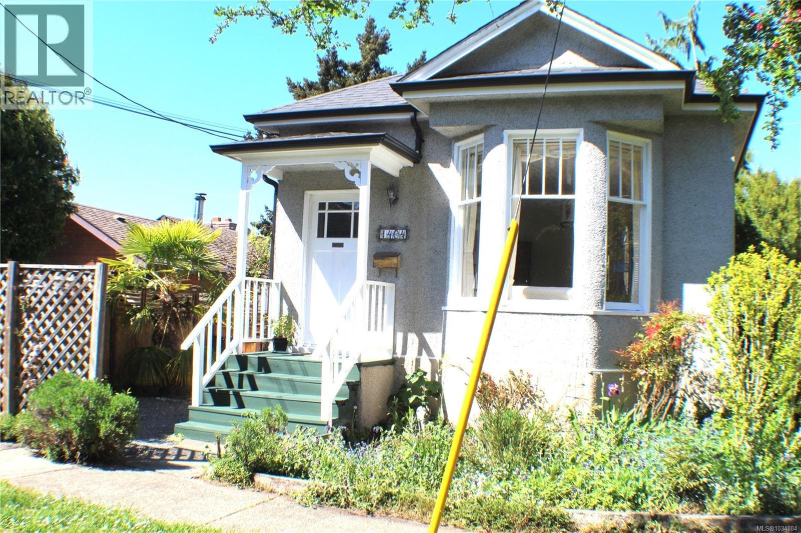 1404 TAUNTON STREET in Fernwood