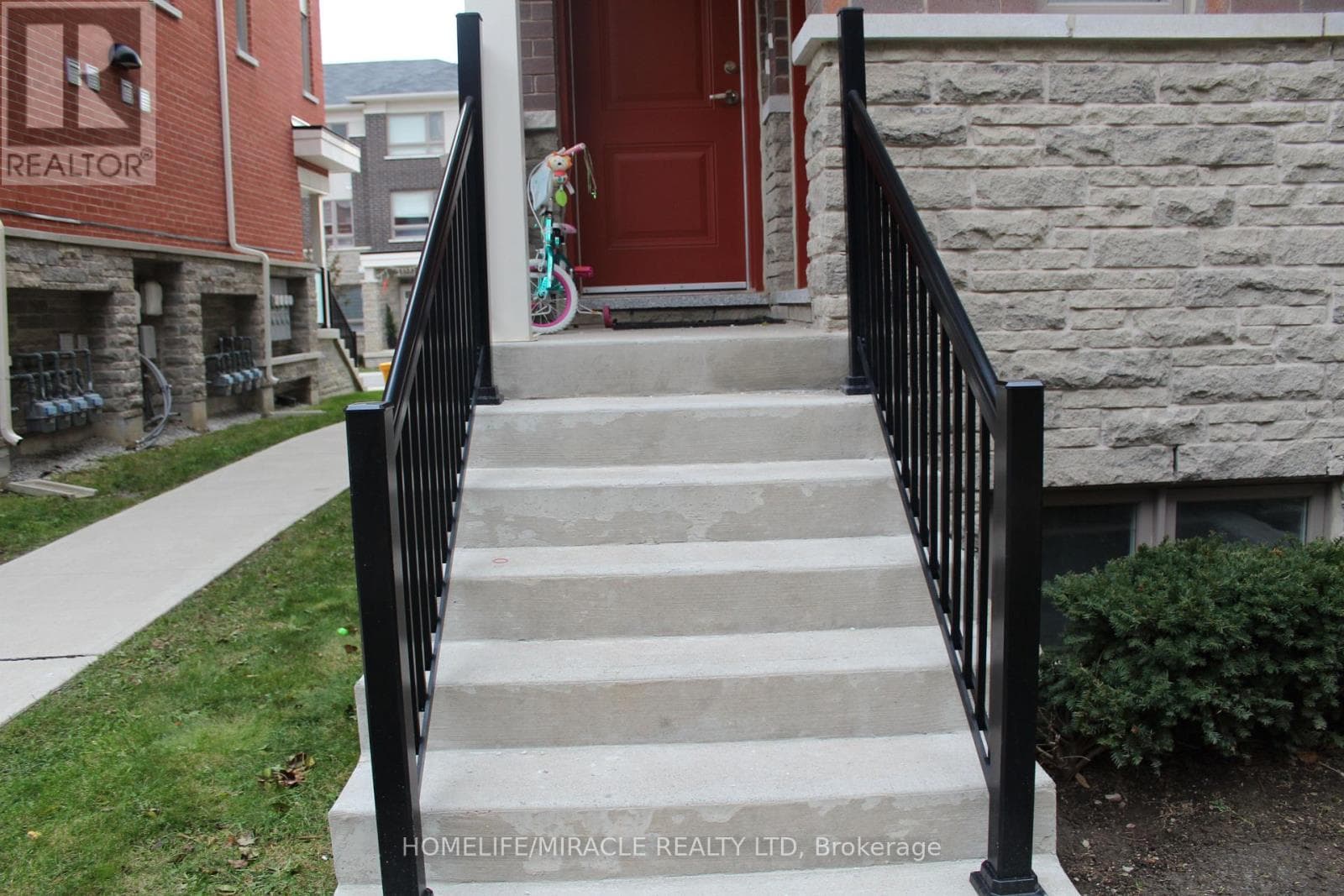 5 - 240 LAGERFELD DRIVE, Toronto — photo 4