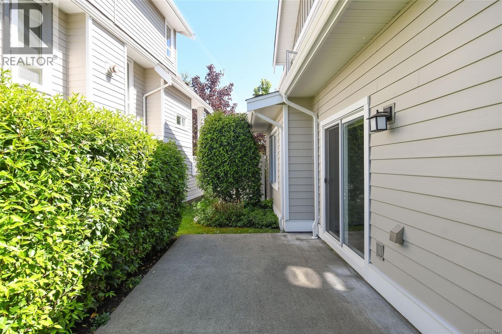 1 700 Lancaster Way, Vancouver Island — photo 3