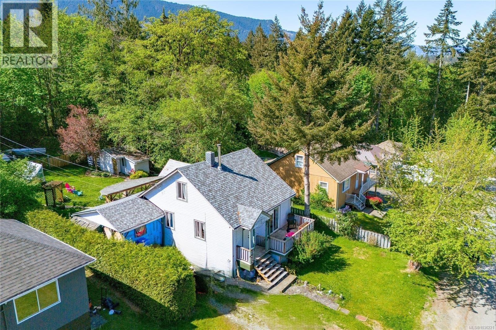 44 Arbutus St W, Vancouver Island — photo 3