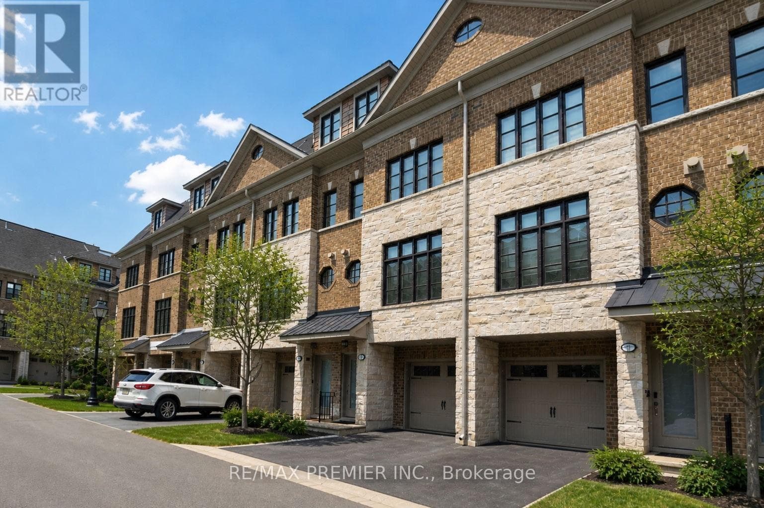 27 POWSELAND CRESCENT, Toronto — photo 3