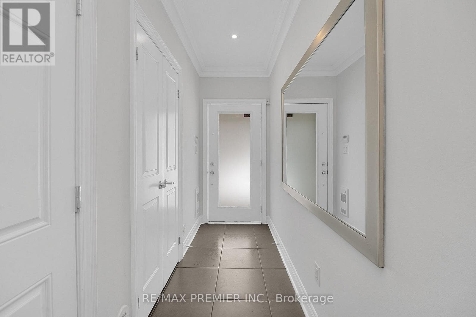27 POWSELAND CRESCENT, Toronto — photo 4