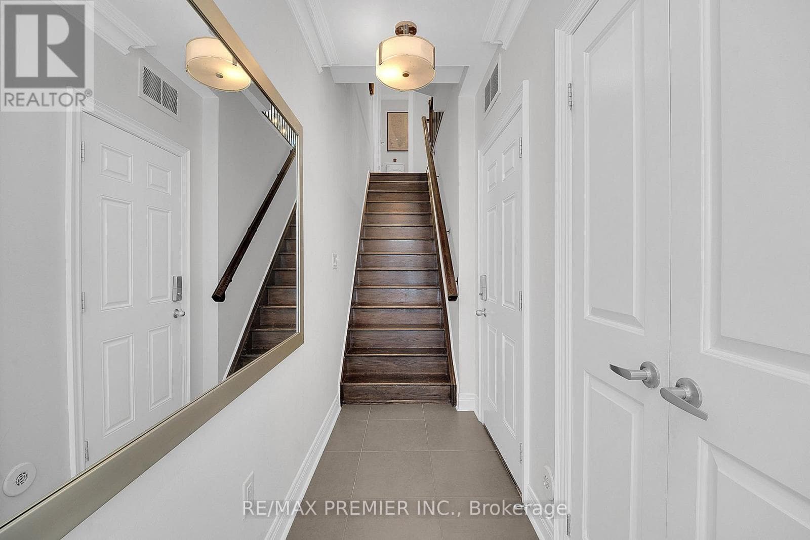 27 POWSELAND CRESCENT, Toronto — photo 5