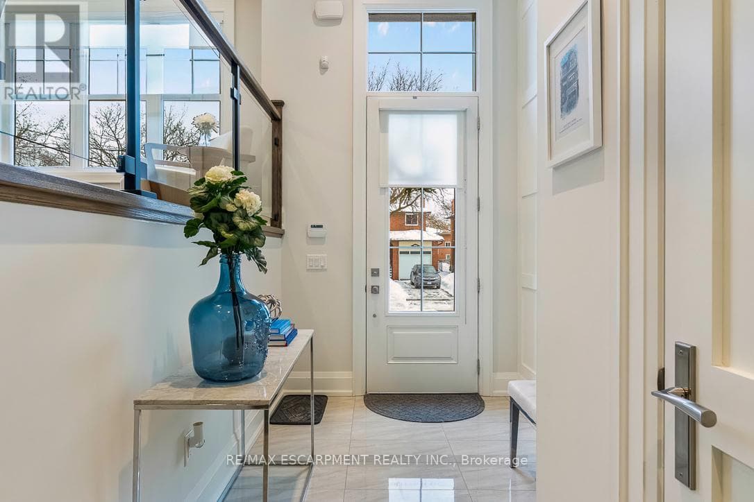 56 LABURNHAM AVENUE, Toronto — photo 4
