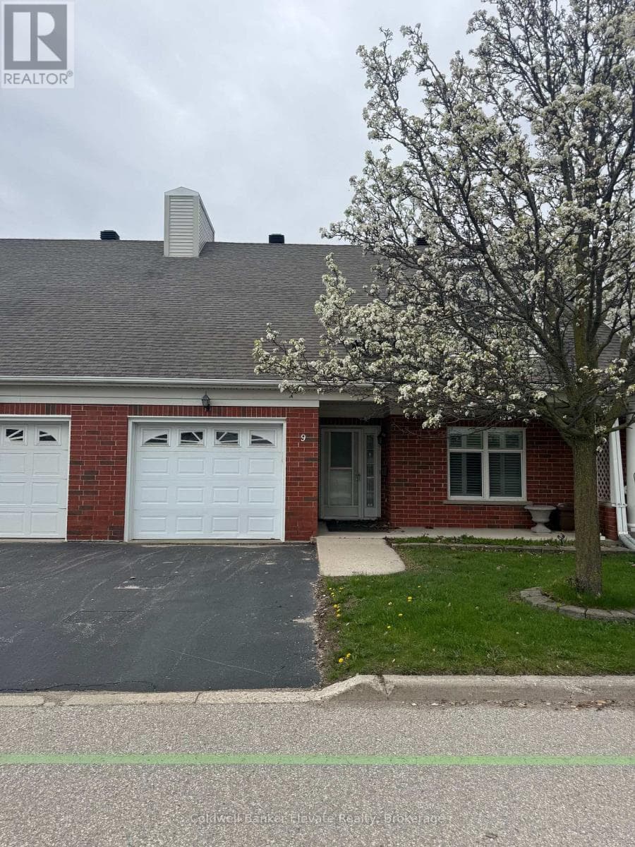 9 - 2705 KINGSWAY DRIVE in Vanier/Rockway
