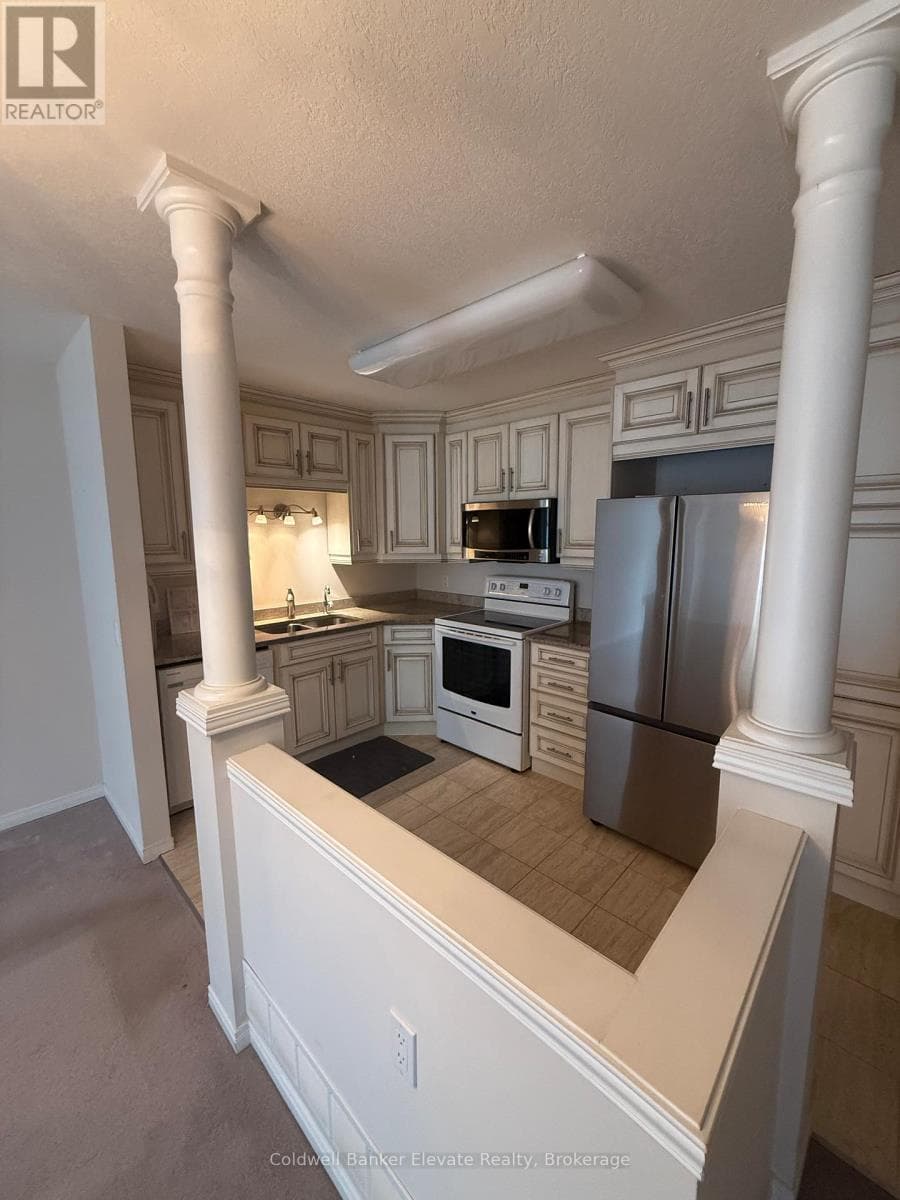 9 - 2705 KINGSWAY DRIVE, Toronto — photo 2
