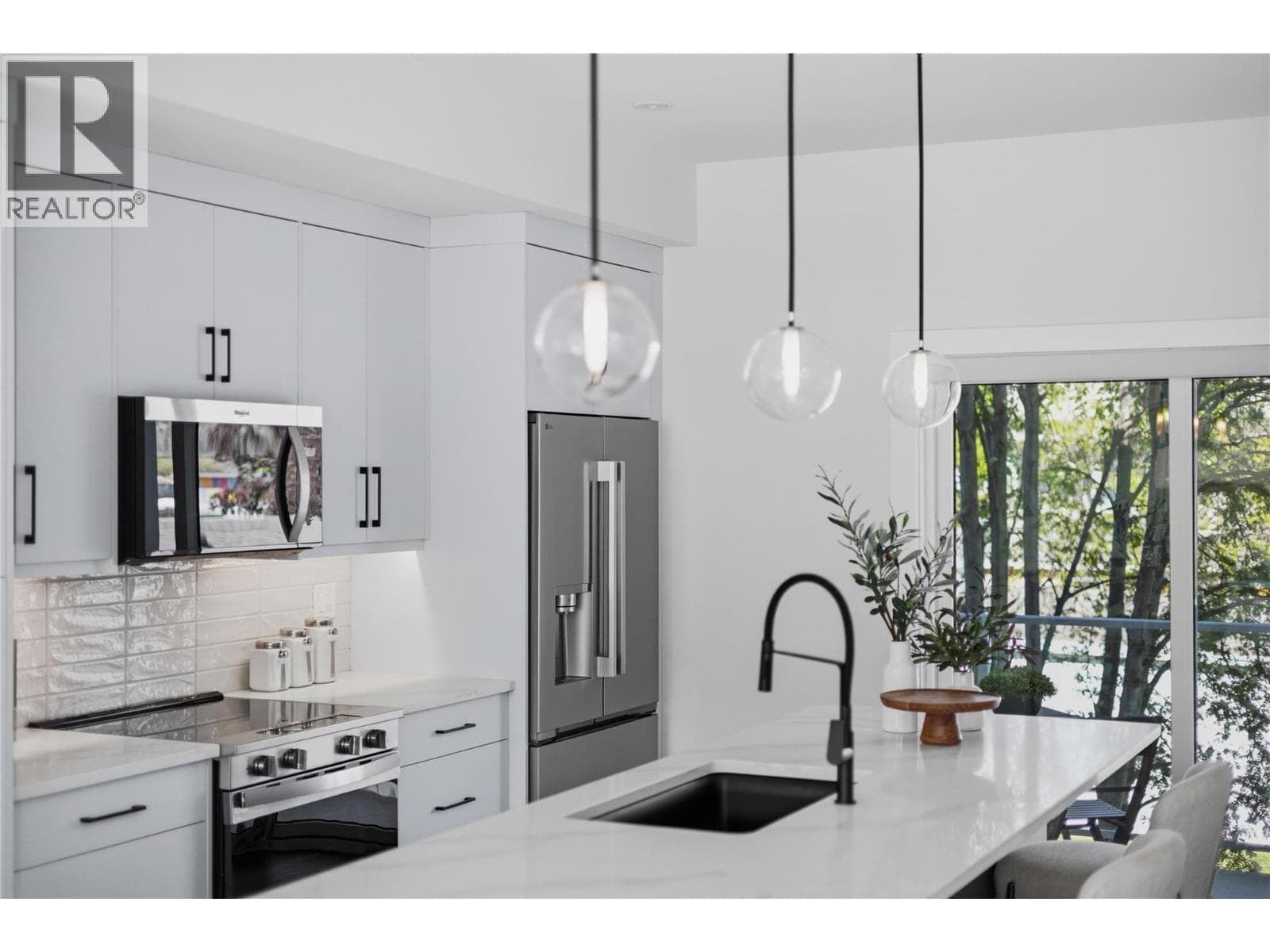 143 Green Avenue Unit# 101, Interior REALTORS® — photo 4