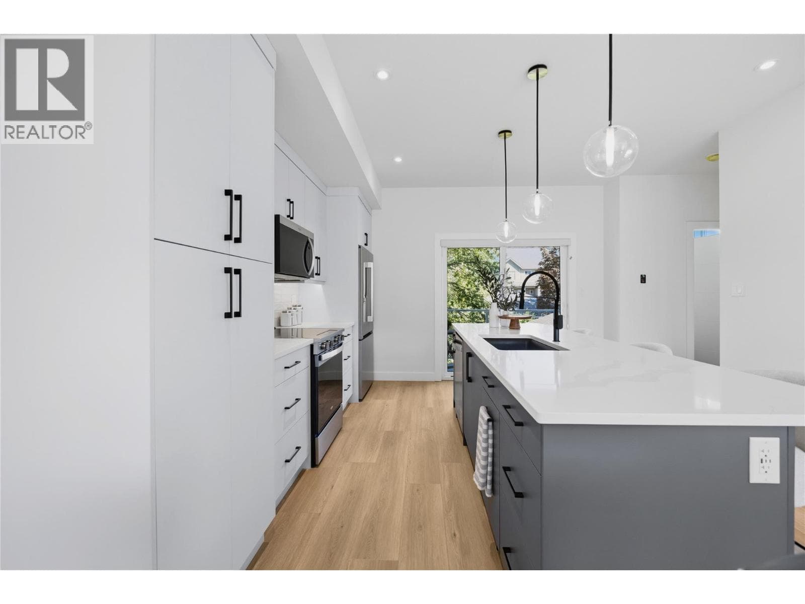 143 Green Avenue Unit# 101, Interior REALTORS® — photo 5