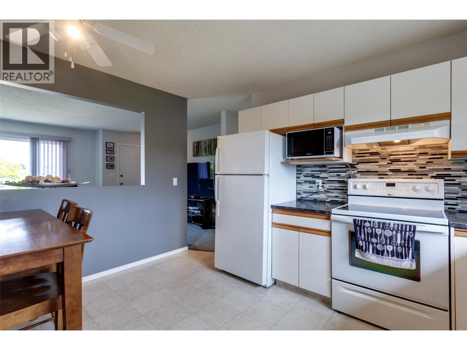 685 QUIGLEY ROAD, Interior REALTORS® — photo 5
