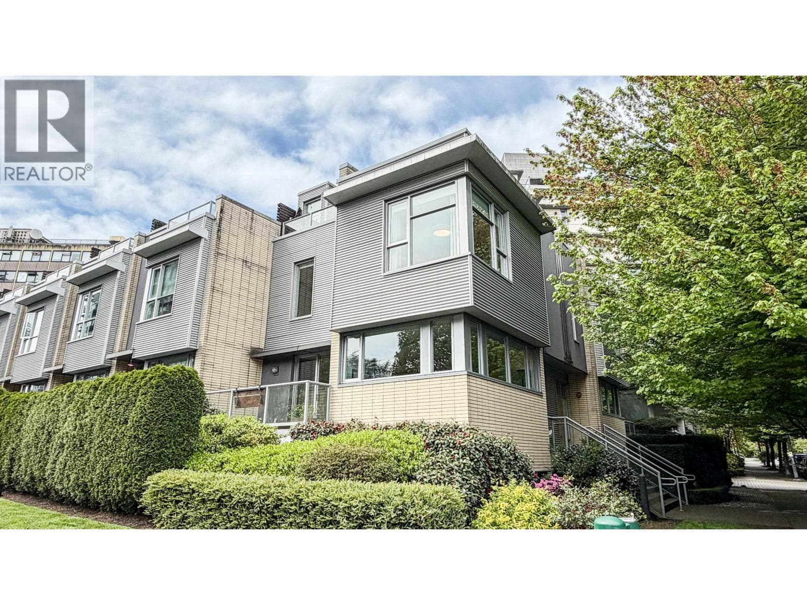 390 E 11TH AVENUE, Greater Vancouver — photo 3