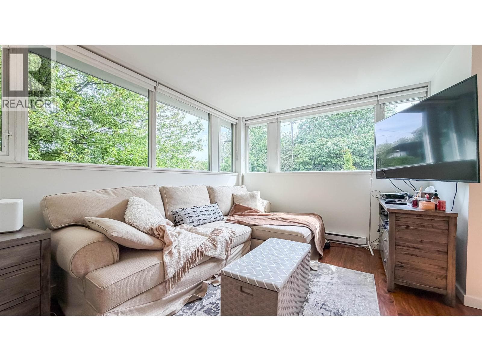 390 E 11TH AVENUE, Greater Vancouver — photo 4