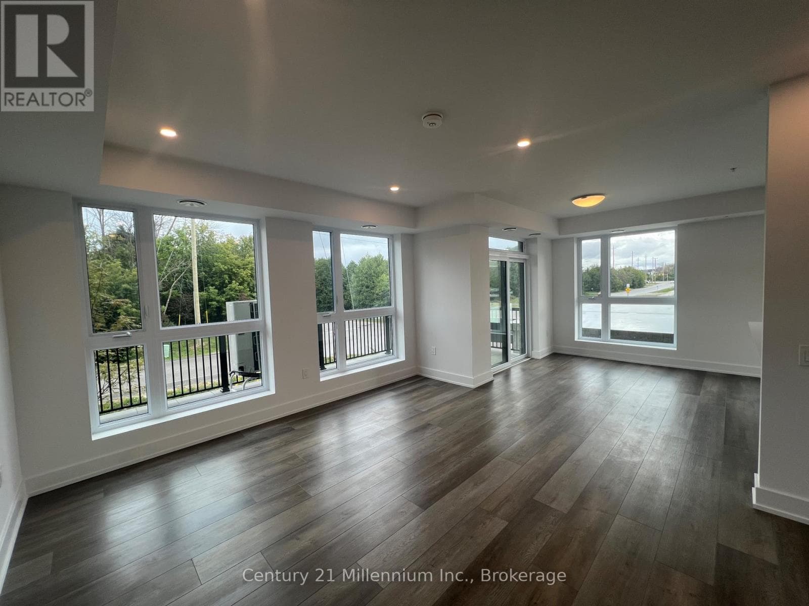 122 - 4 KIMBERLY LANE, OnePoint — photo 2