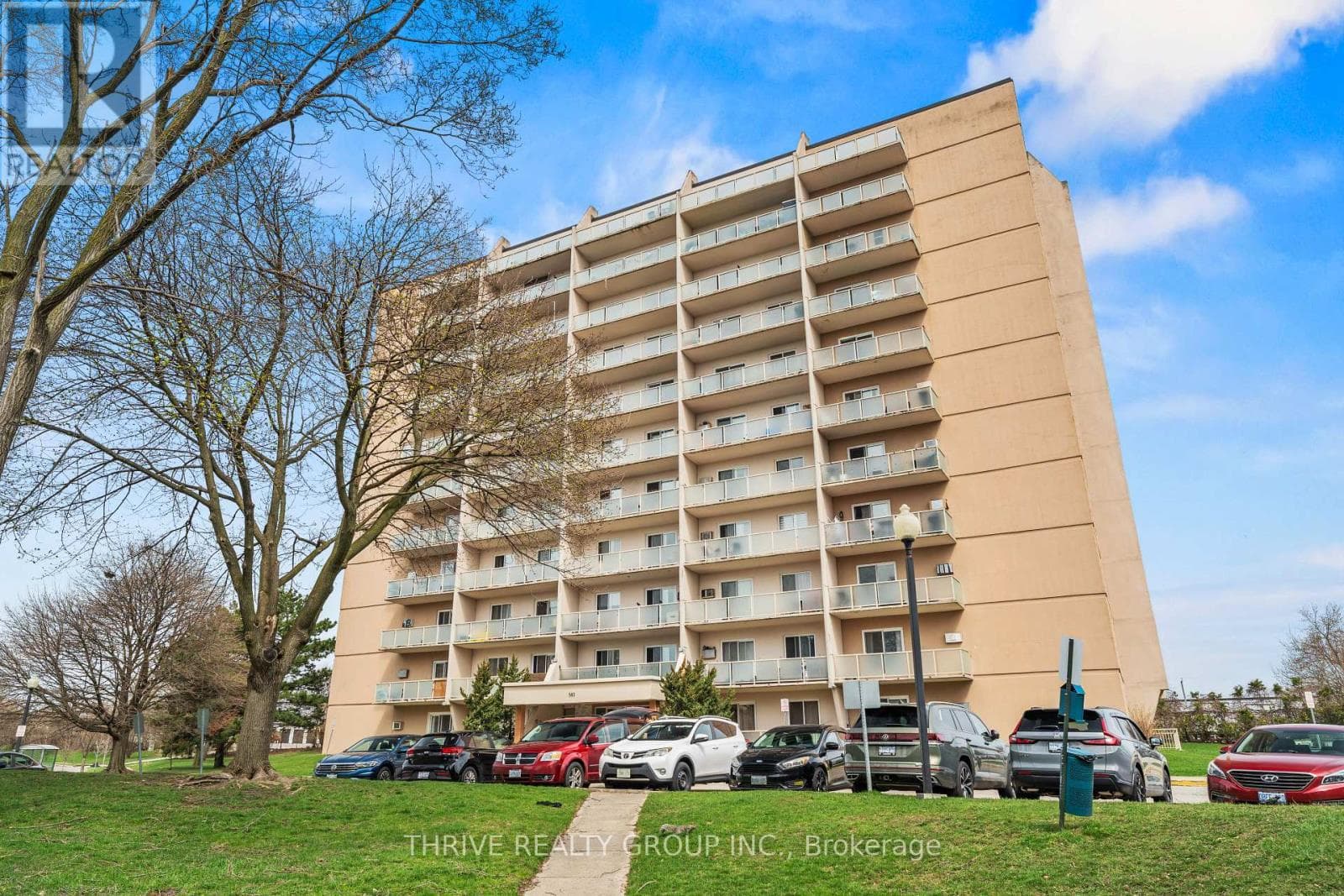 708 - 583 MORNINGTON AVENUE in Carling