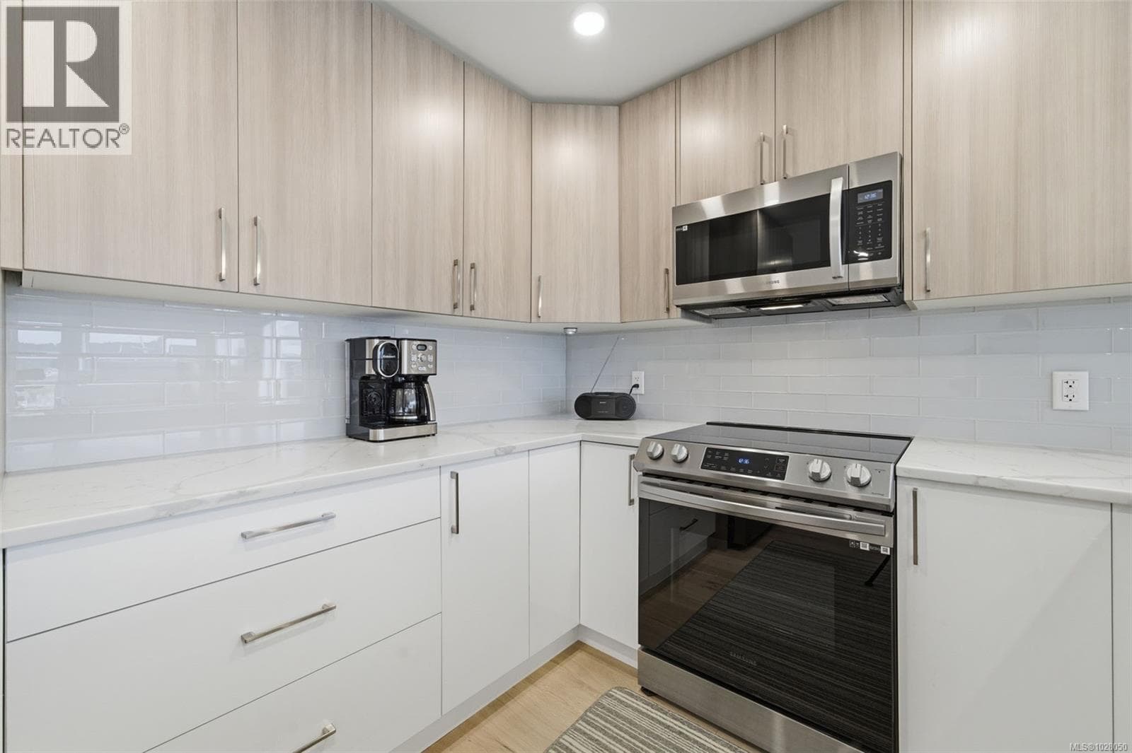 301 7098 Wallace Dr, Victoria — photo 5