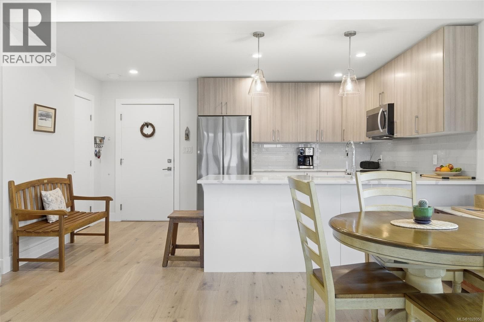 301 7098 Wallace Dr, Victoria — photo 4