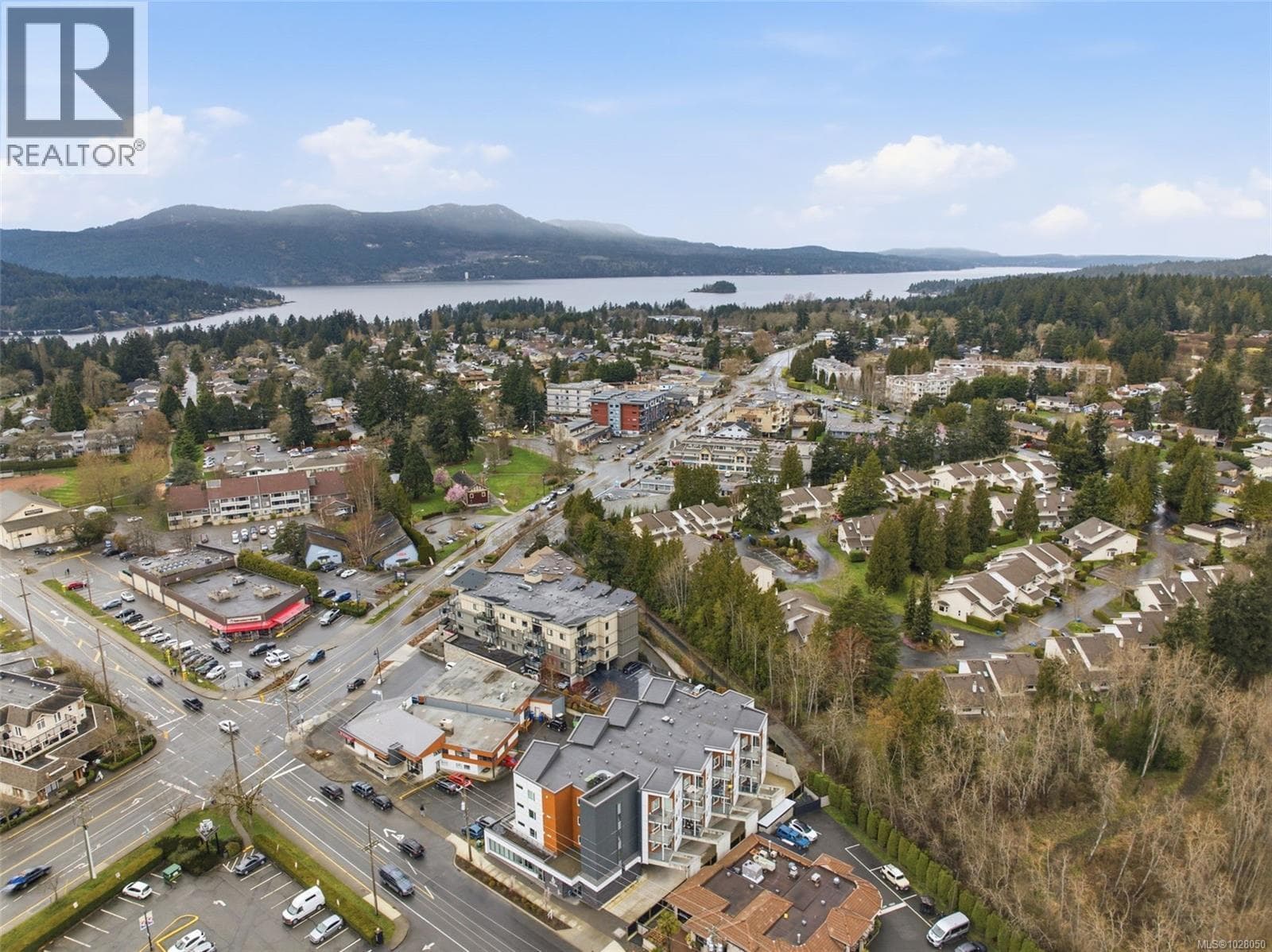 301 7098 Wallace Dr, Victoria — photo 3