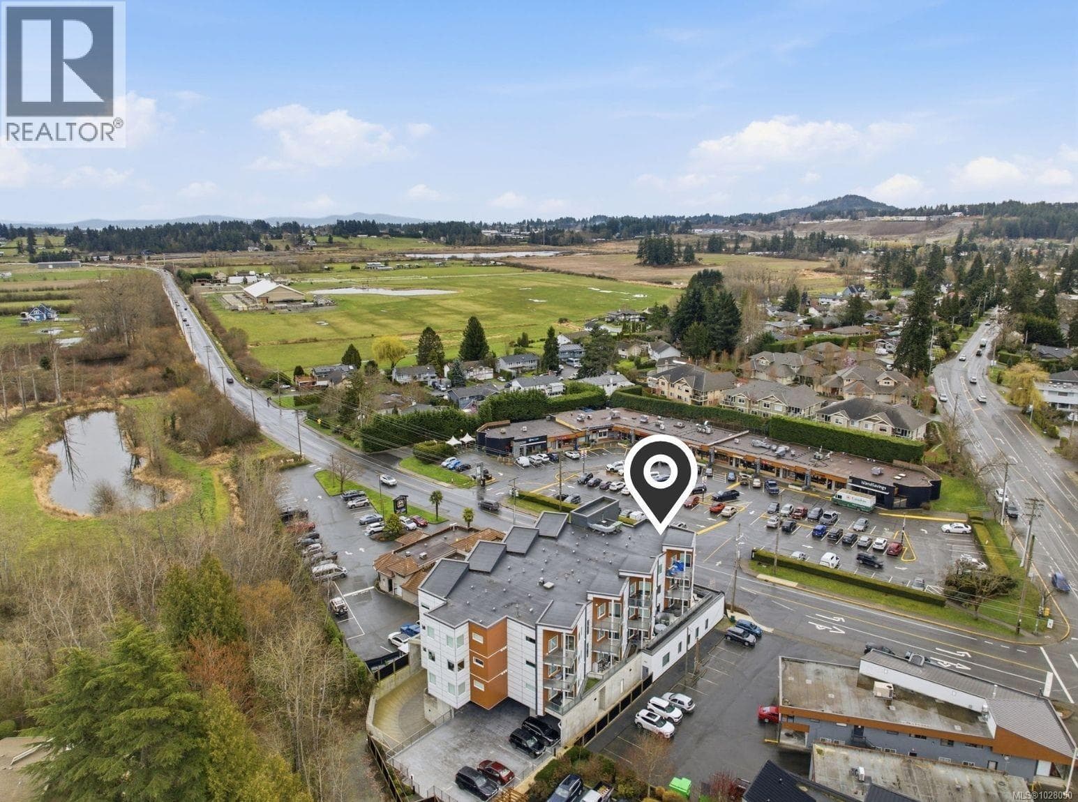 301 7098 Wallace Dr, Victoria — photo 2