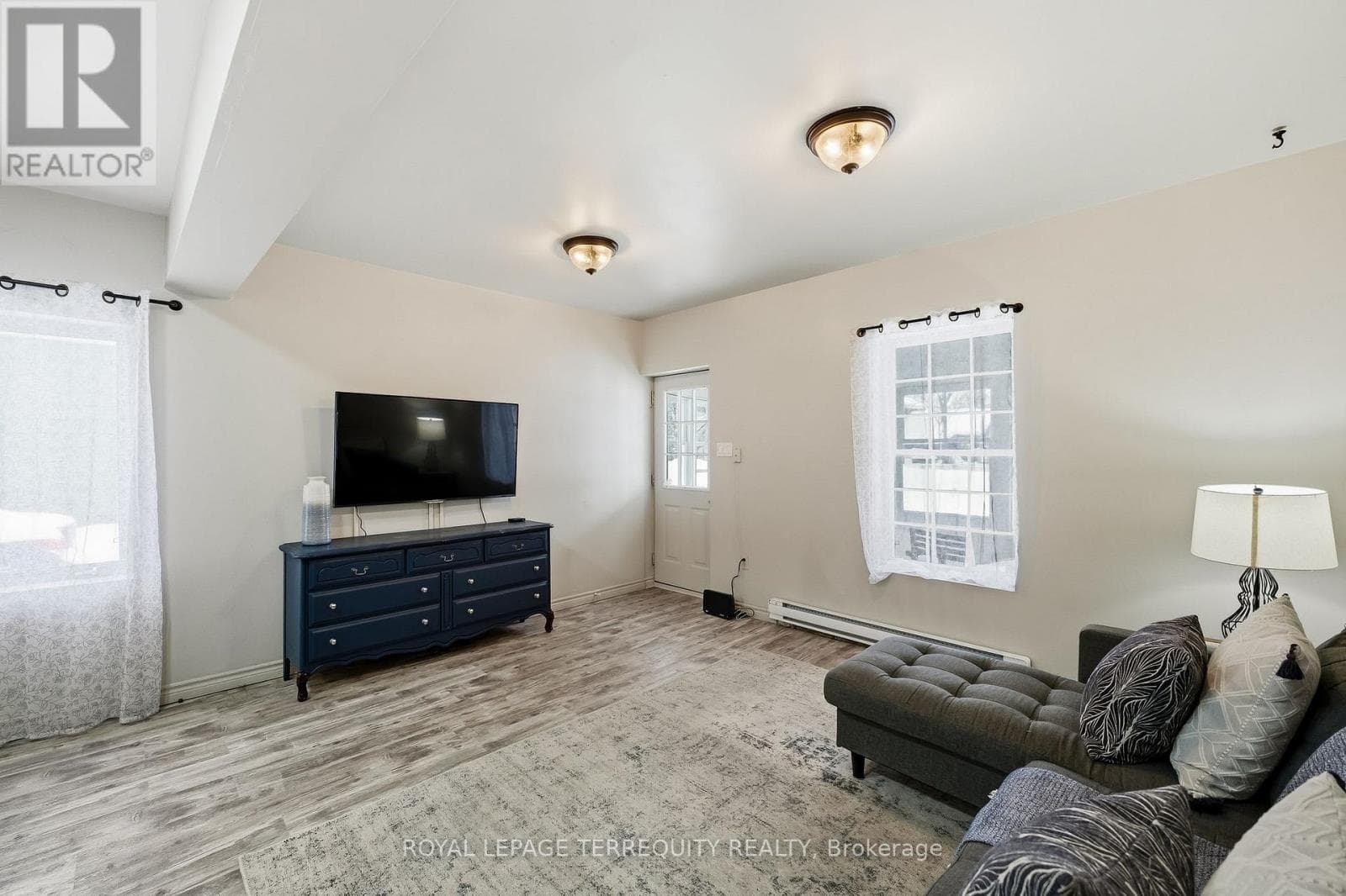 39 RAGLAN STREET S, Toronto — photo 2