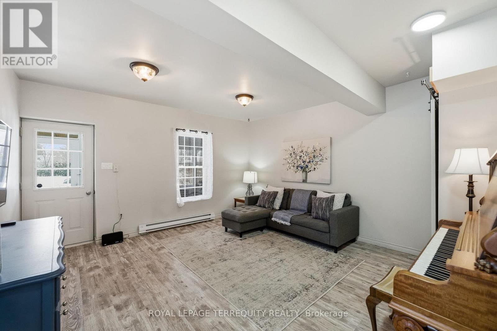 39 RAGLAN STREET S, Toronto — photo 3