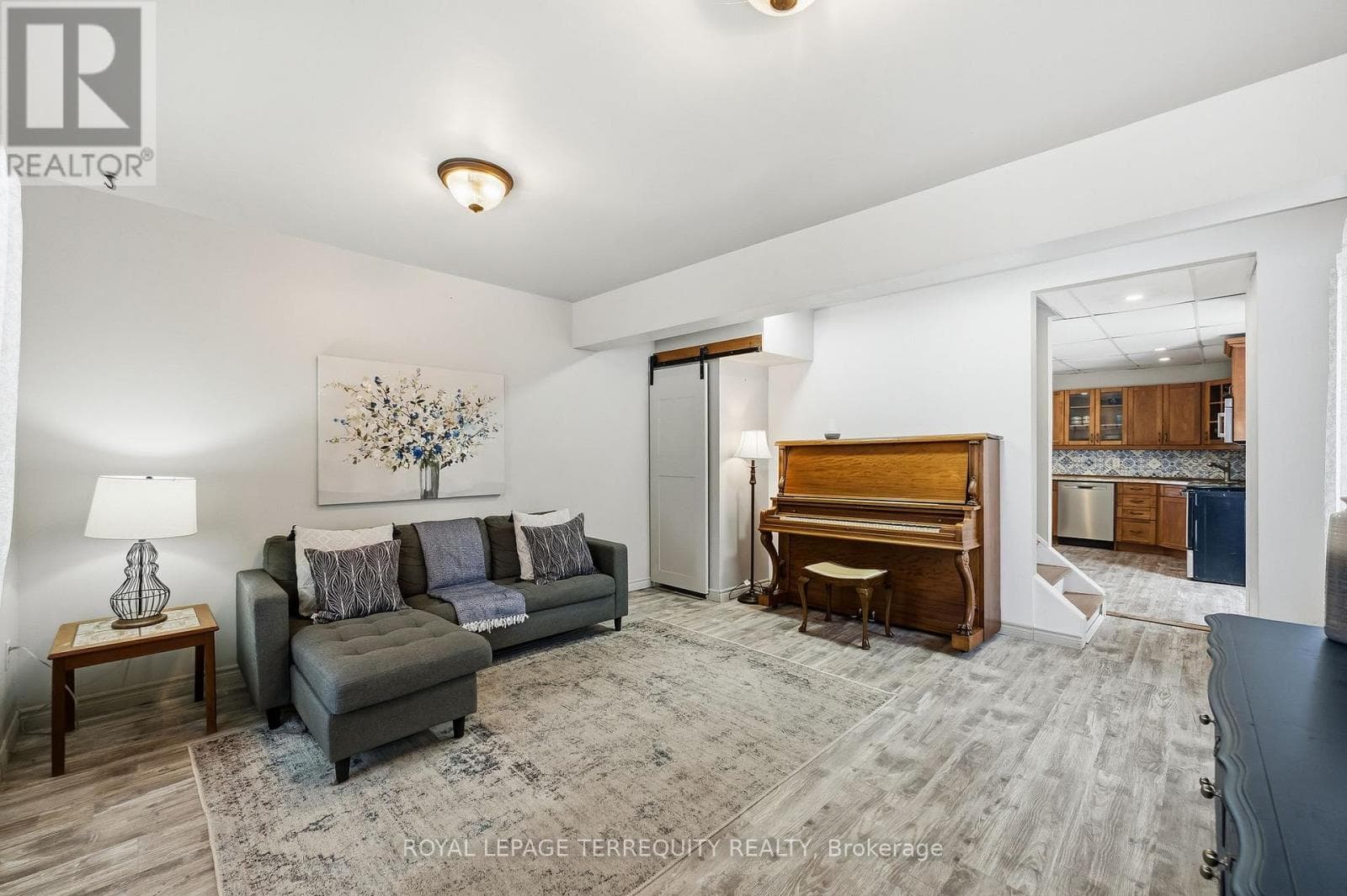 39 RAGLAN STREET S, Toronto — photo 4