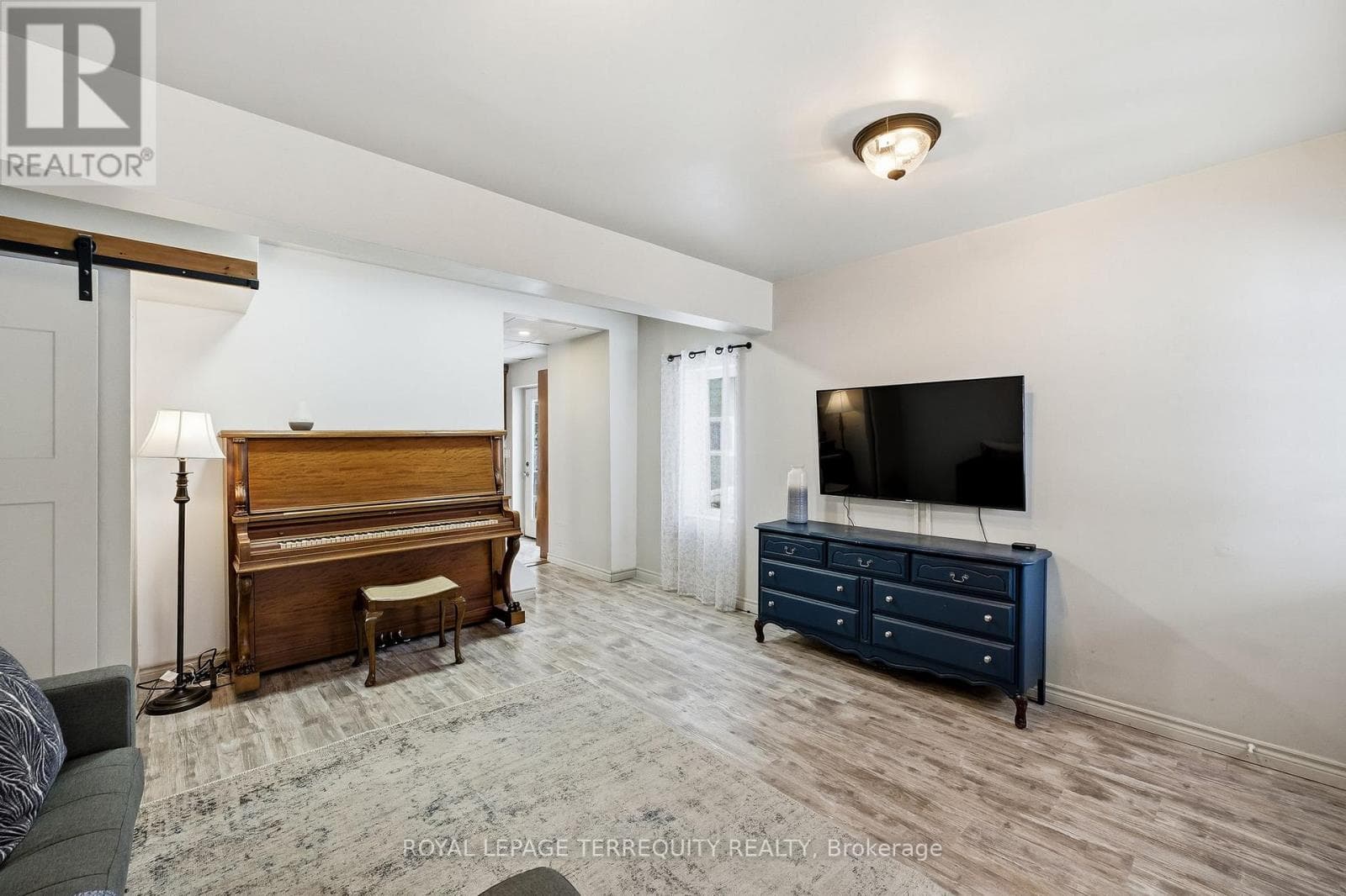 39 RAGLAN STREET S, Toronto — photo 5