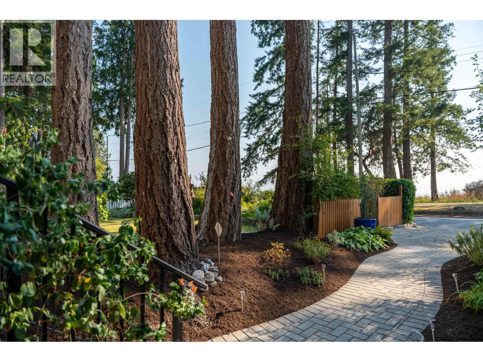 1590 OCEAN BEACH ESPLANADE, Greater Vancouver — photo 5