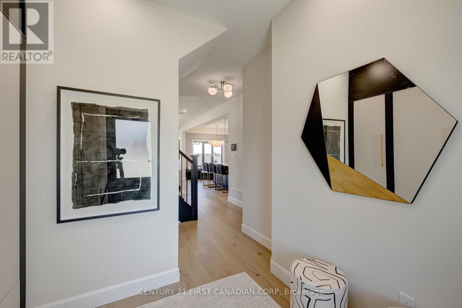 133 BASIL CRESCENT, London and St. Thomas — photo 3