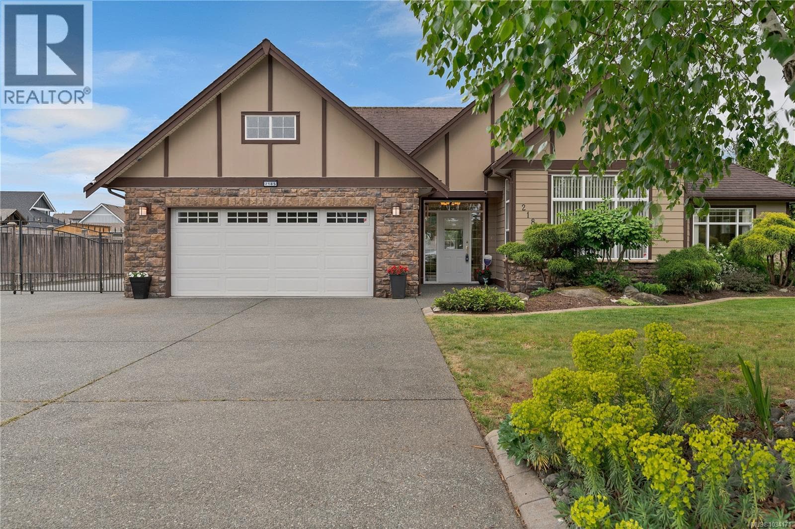 2185 Forest Grove Dr in 