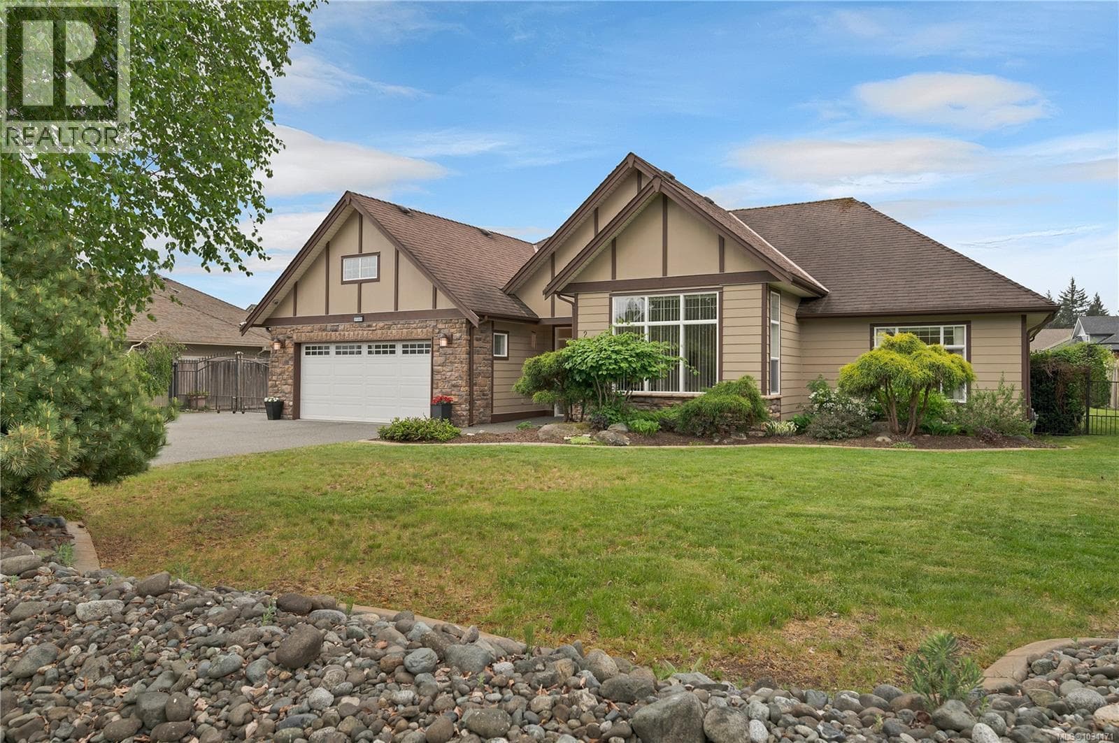 2185 Forest Grove Dr, Vancouver Island — photo 2