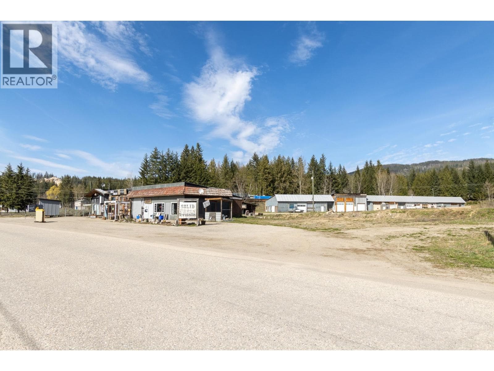 5755 Mellor Frontage Road, Interior REALTORS® — photo 3