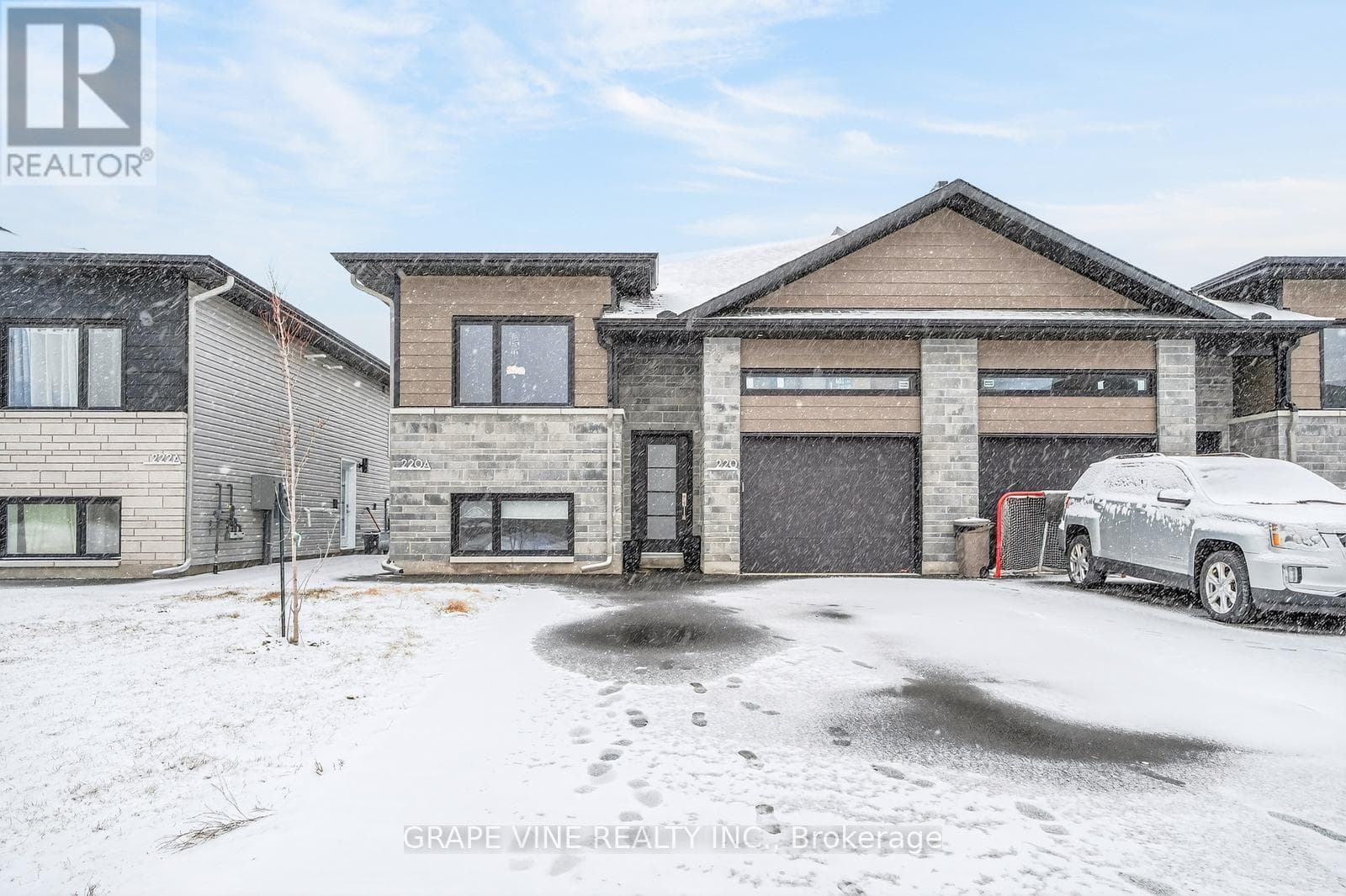 218-218A CYPRESS STREET in 