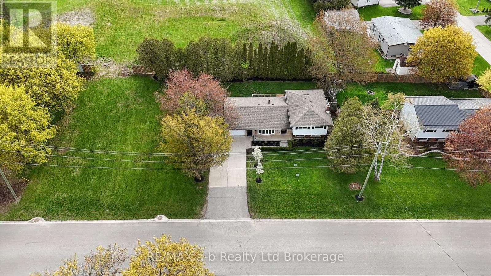 21 PEGGY AVENUE, Woodstock-Ingersoll-Tillsonburg — photo 2