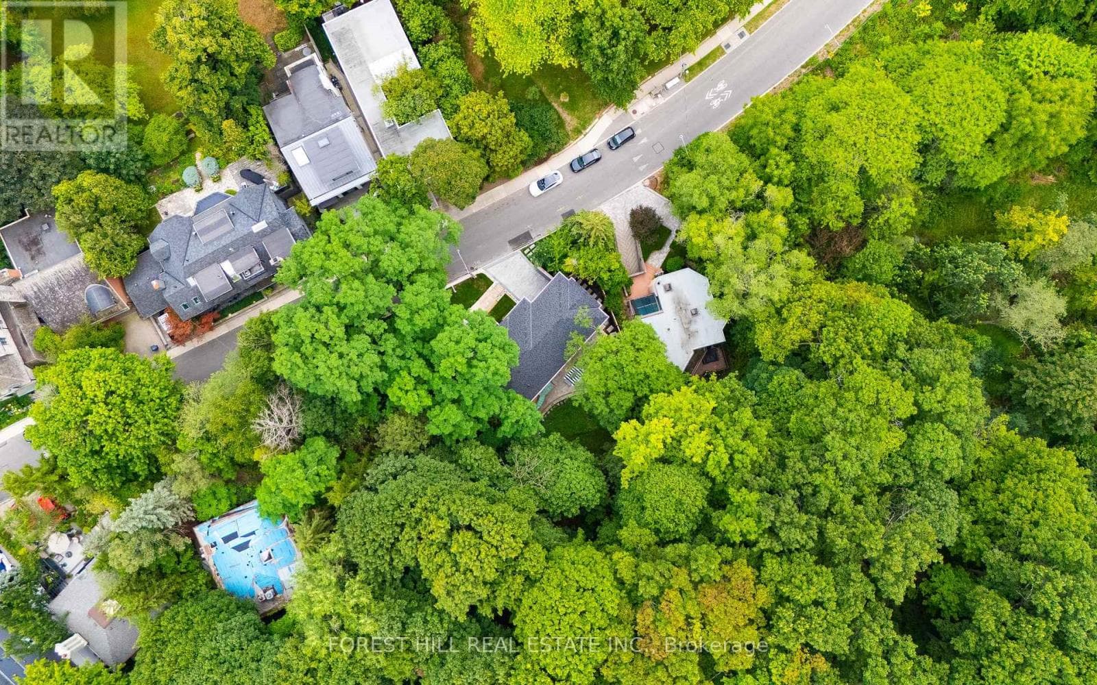 52 ROXBOROUGH DRIVE, Toronto