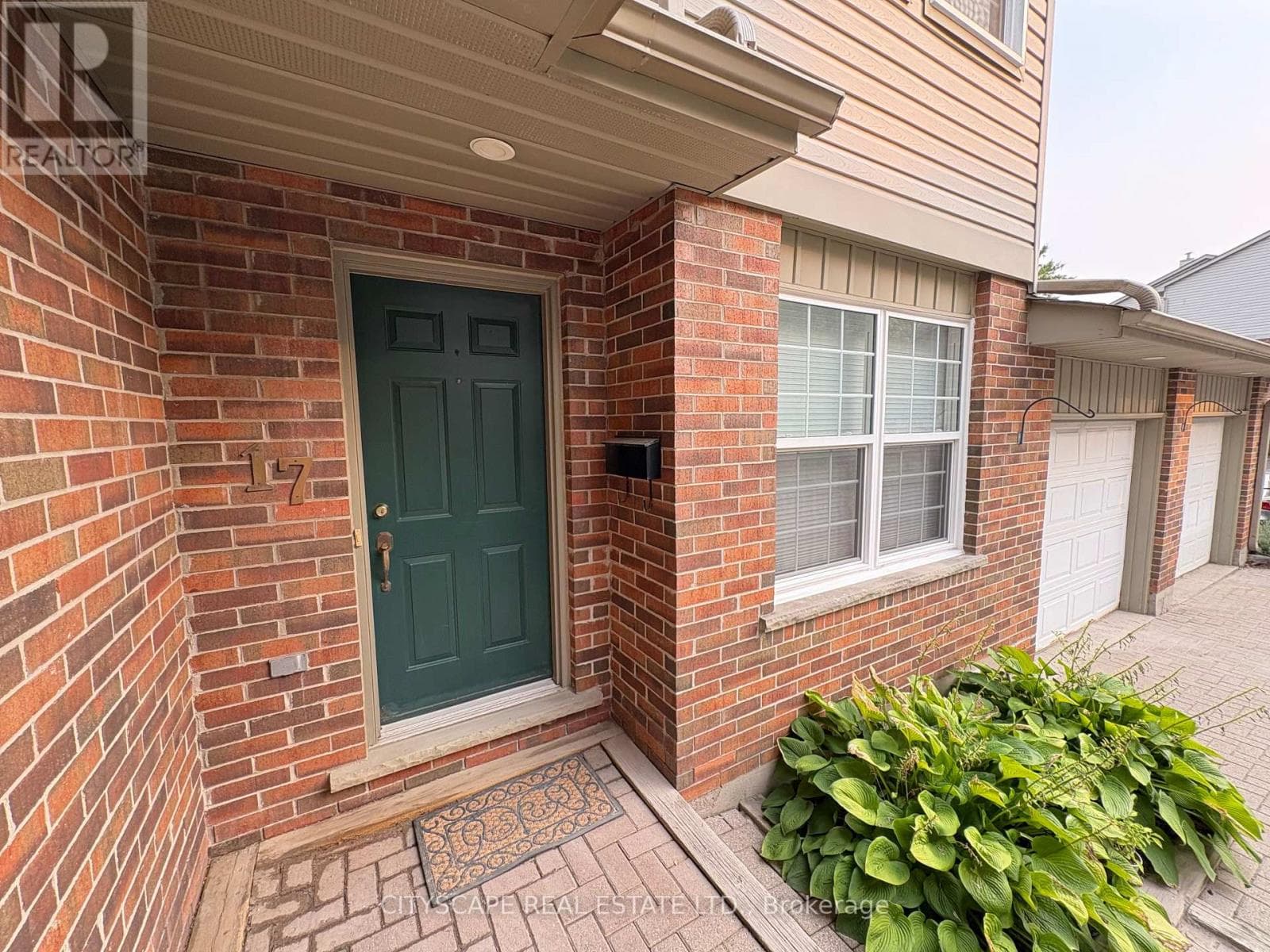 17 - 250 KEATS WAY, Toronto — photo 2