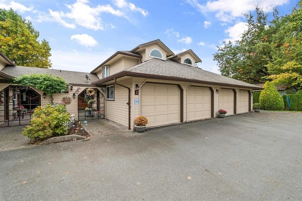 3 9515 WOODBINE STREET, Chilliwack Proper East in Chilliwack Proper