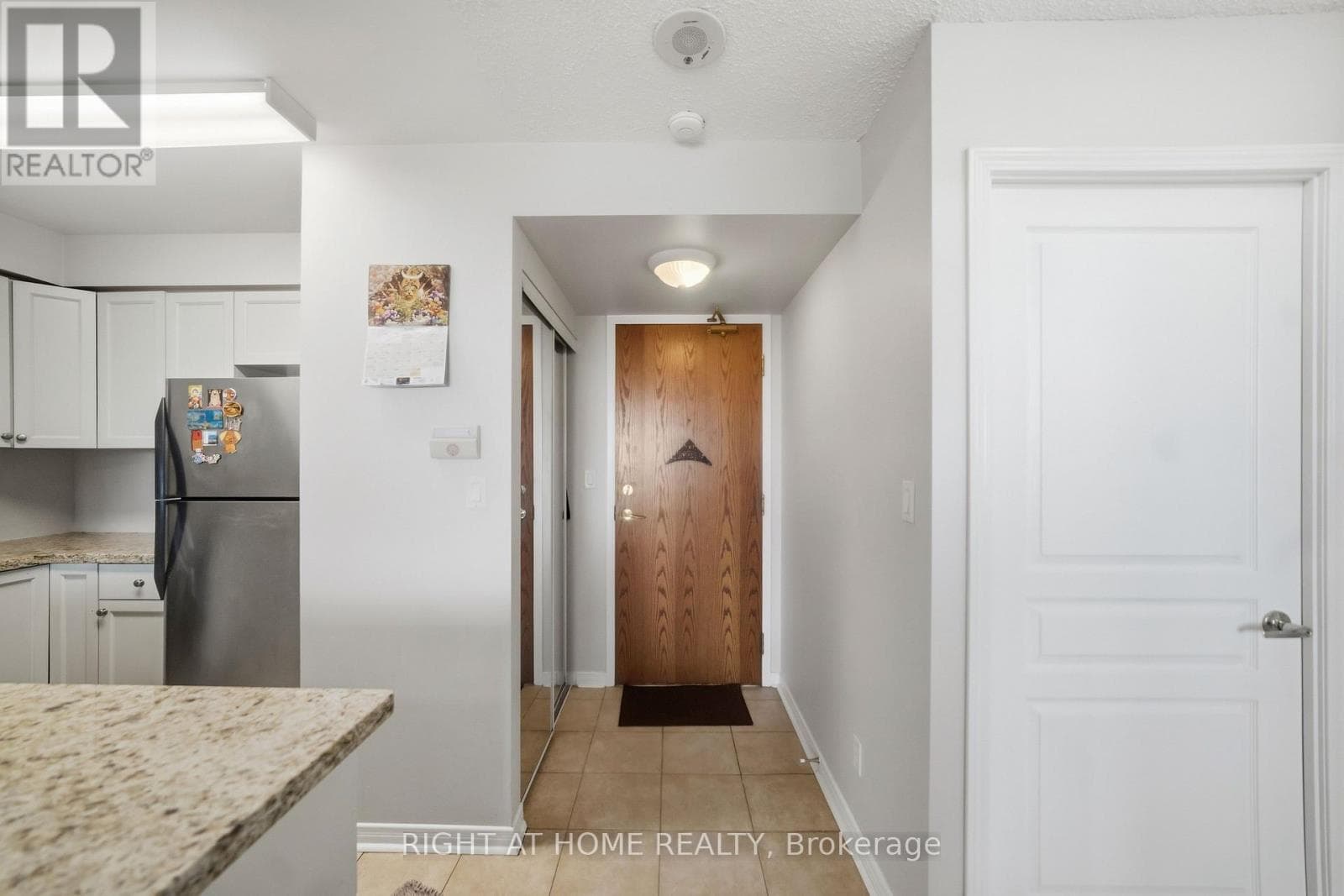 607 - 4879 KIMBERMOUNT AVENUE, Toronto — photo 3