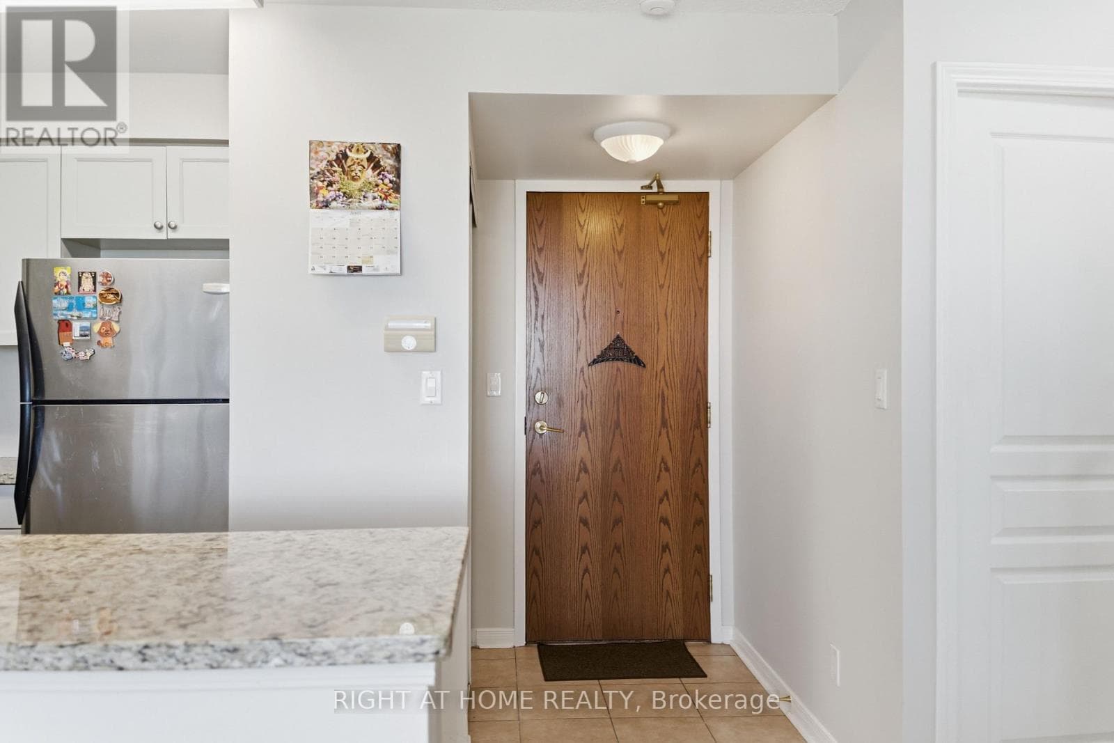 607 - 4879 KIMBERMOUNT AVENUE, Toronto — photo 2